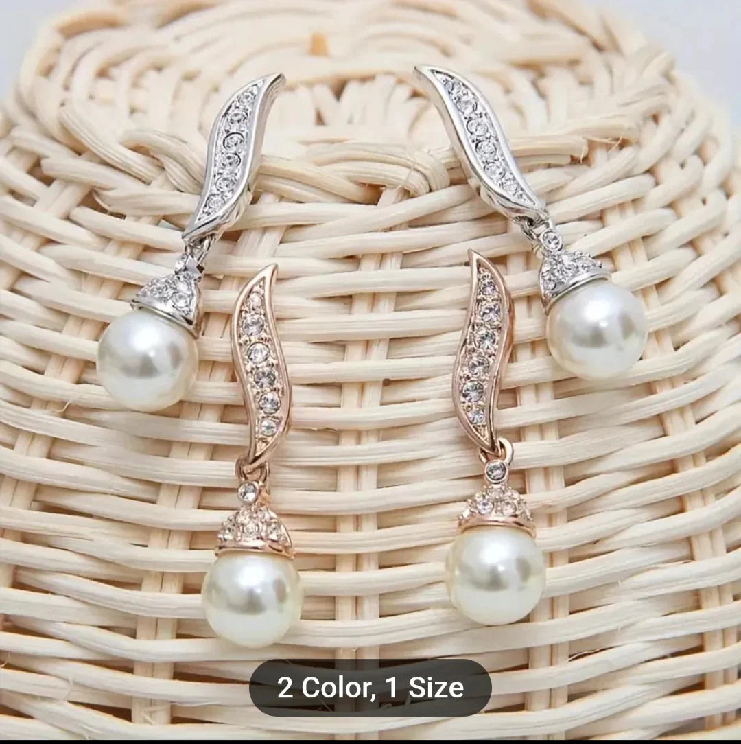 Necklace Set, Including a Pair of Earrings